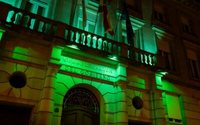 Diferentes edificios representativos de Ourense se han teñido de verde para apoyar el Día Mundial del Farmacéutico